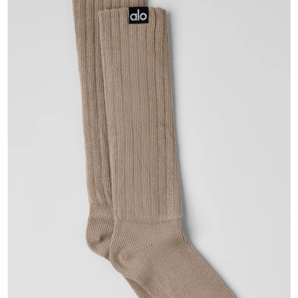 ALO Yoga Unisex Scrunch Socks - Gravel / Beige Athletic Socks